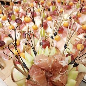 Impressionen | Spieße mit Schinken und Weintrauben und Physalis